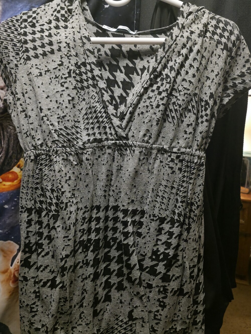 Maurices Women’s Black & Gray Patterned V-Neck Top